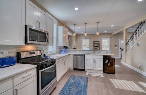 Baltimore House | 81) Entire 5 Bedroom Home with a Gameroom!