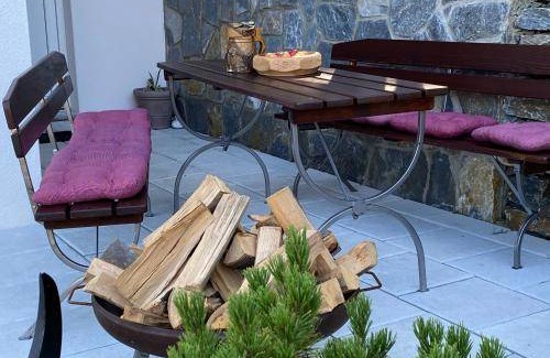 Gloednitz Apartment | 82 m² Apartment ∙ 3 bedrooms ∙ 8 guests