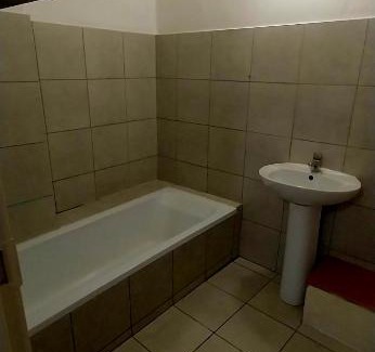 Greater Johannesburg Metropolitan Area House | 82-on-Romney