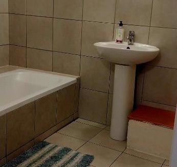 Greater Johannesburg Metropolitan Area House | 82-on-Romney