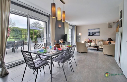 Caudan House | 83 m² Gîte ∙ 3 bedrooms ∙ 5 guests