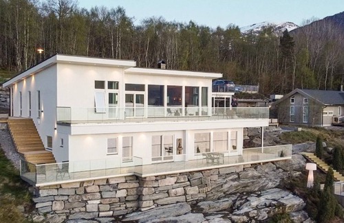 Eidsvag Apartment | 84 m² Apartment ∙ 2 bedrooms ∙ 5 guests