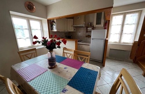 Taintrux House | 84 m² House ∙ 3 bedrooms ∙ 5 guests
