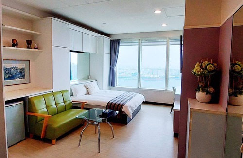 Kaohsiung City Centre House | 85 Prague Homestay