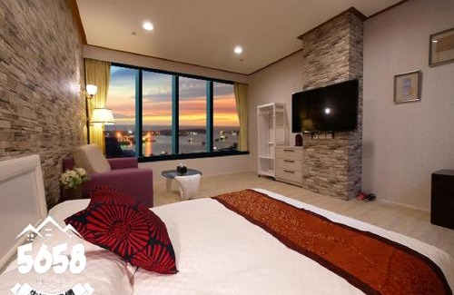 Kaohsiung City Centre House | 85 Season