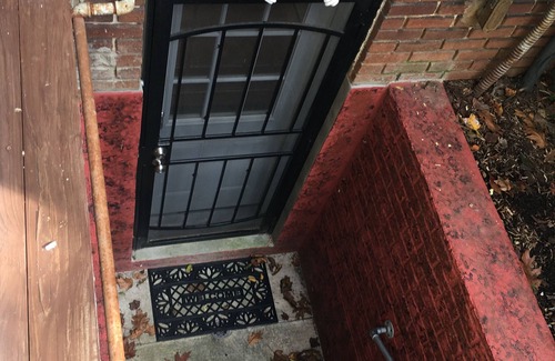 Mount Pleasant Apartment | 850sq. ft basement apartment in quiet area of Rock Creek Park