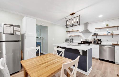 Crestline Heights House | 86th Cozy Coop