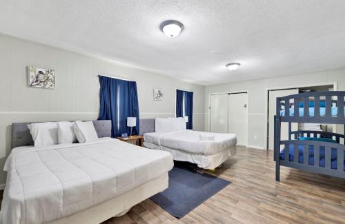 Crestline Heights House | 86th Cozy Coop