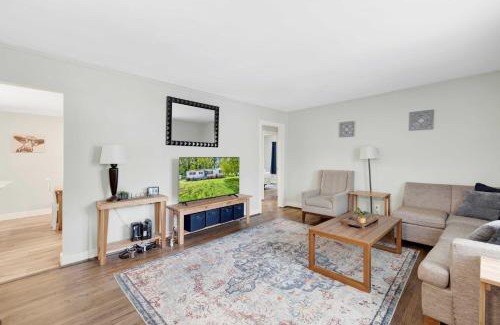 Crestline Heights House | 86th Cozy Coop