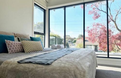 Bentleigh East Apartment | 89B - Your Dream Stay Business or Travel Mornings with coffee in Bentleigh