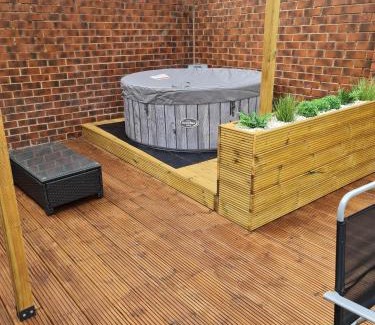 Sheffield House | 8Bed and 9Bath Ensuite House with Hot Tub and Free Wi-Fi