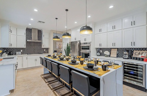 Terramar House | 8BR/5.5BA Luxury Retreat w/4 En-Suites, HEATED Pool, Hot Tub,Billiards & Arcades