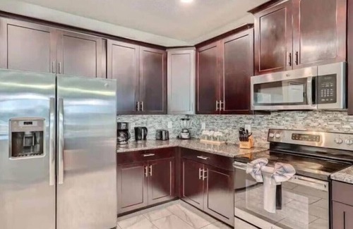 Davenport House | 8BR Disney Villa with Pool
