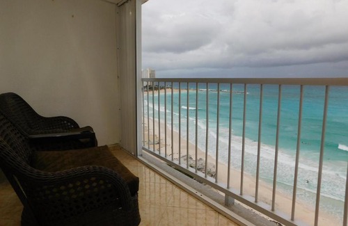 Punta Cancun Apartment | 8th Floor Caribbean Beach View Studio