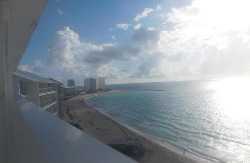 Punta Cancun Apartment | 8th Floor Caribbean Beach View Studio