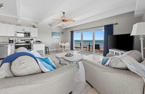 South Padre Island Condo | 8TH FLOOR HONEYMOON SUITE,VIEWS FROM 3 FLOOR TO CEILING WINDOWS STEPS TO BEACH