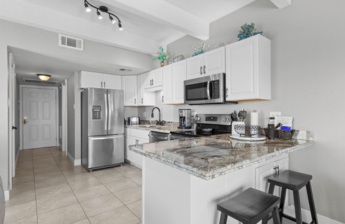 South Padre Island Condo | 8TH FLOOR HONEYMOON SUITE,VIEWS FROM 3 FLOOR TO CEILING WINDOWS STEPS TO BEACH