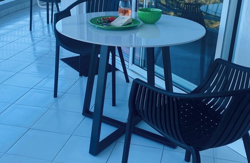 Burleigh Heads Apartment | 8th Floor Ocean View Apartment