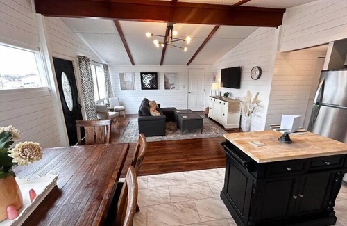 Hamilton House | 8th Street Haven - House in DT Hamilton