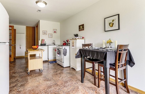 Arlington Cabin | 9 Acres, Pick Your Own Apples: Cabin in Arlington!