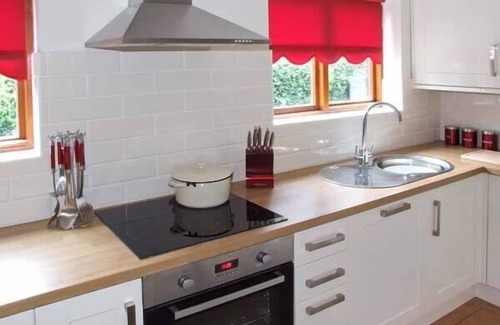 City Centre Cottage | 9 BANCROFT PLACE, family friendly in Stratford-Upon-Avon