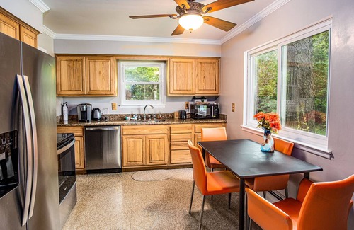 Applegate Cottage | 9 Bedroom within 4 Cottages on One Large Property with Amenities!