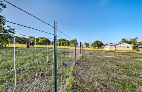 Moody House | 9 Mi to Belton Lake Home with Fire Pit and Patio