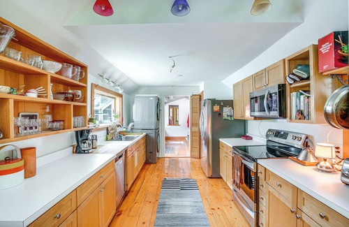 Taghkanic House | 9 Mi to Dtwn Hudson: Pet-Friendly Home w/Pool