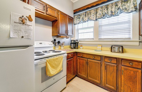 Redstar House | 9 Mi to New River Gorge: Spacious Retreat w/Porch