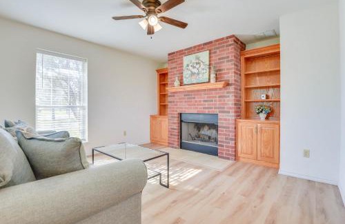 Sanger House | 9 Mi to Ray Roberts Lake Texas Retreat with Pool