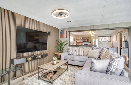 Howards Grove Cottage | 9 Mi to Shore: Home w/Hot Tub in Howards Grove!