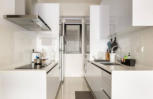 George Town Apartment | 9 min drive to city, Hightfloor city view, rooftop pool, H&C Water Purifier