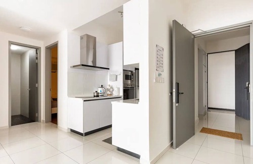 George Town Apartment | 9 min drive to city, Hightfloor city view, rooftop pool, H&C Water Purifier