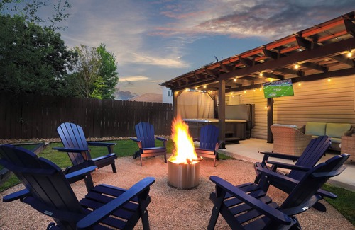 West San Antonio House | 9 min Lackland AFB BMT HotTub Game Room Bocce Ball