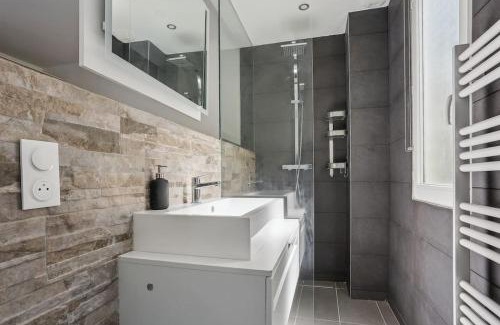 Gambetta Apartment | 9-minute walk from La Défense - 1 bedroom