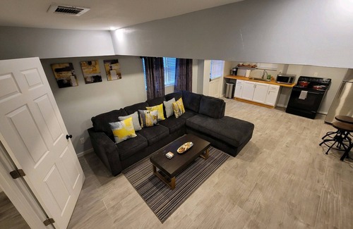 Church Street House | 9 minutes from Atlanta Airport, 8 minutes from the marketplace