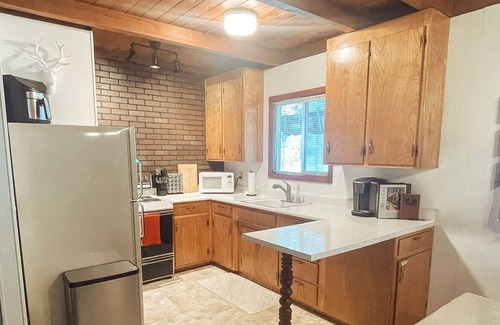 Cold Springs Cabin | 9 minutes to Pinecrest, Cozy cabin with WiFi and Arcade loft