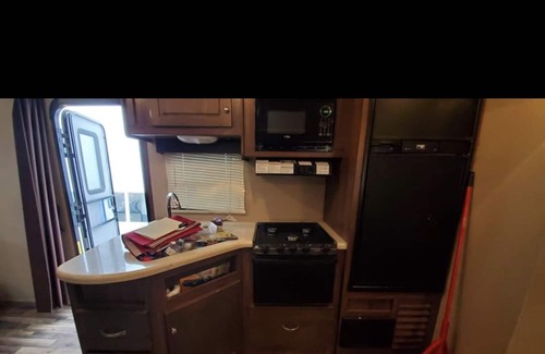 Keswick House | 9 Person luxury RV On Lake Simcoe Sleeps 9