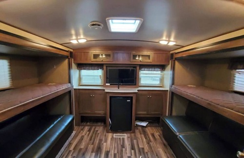 Keswick House | 9 Person luxury RV On Lake Simcoe Sleeps 9