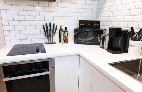 Plateau Mont Royal Apartment | #9 - Studio/Plateau/St-Denis/SelfCheck-In/AC/TV
