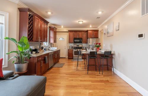Dorchester Apartment | 90 - 4BR Dorchester - Sleek Apt near Marina Bay