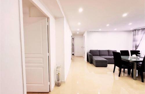 Republique - Tolstoi Apartment | 90 m² Apartment ∙ 4 bedrooms ∙ 10 guests