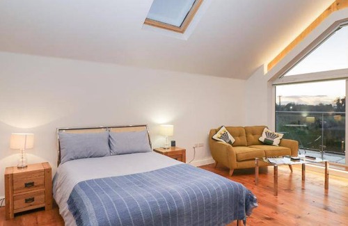 Calne Apartment | 90 m² Apartment ∙ 1 bedroom ∙ 2 guests