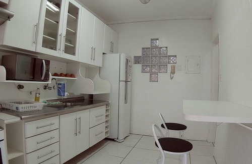 Asturias Apartment | 90 m2 apt - Wifi, air conditioned, screened - close to everything between Asturias and Tombo