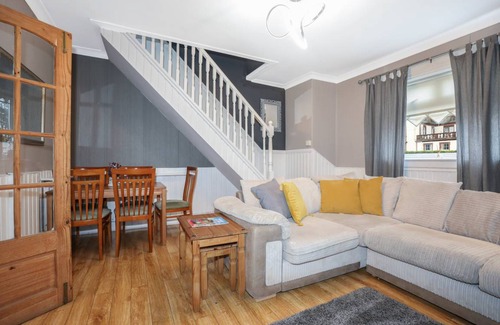 Gilmerton House | 90 m² House ∙ 4 bedrooms ∙ 12 guests