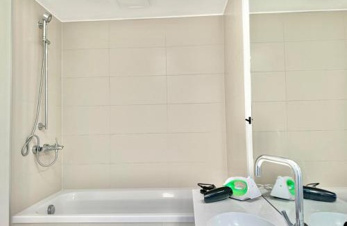 Grinzing Apartment | 90 m2 Stylish 4 Room Apartment with Parking