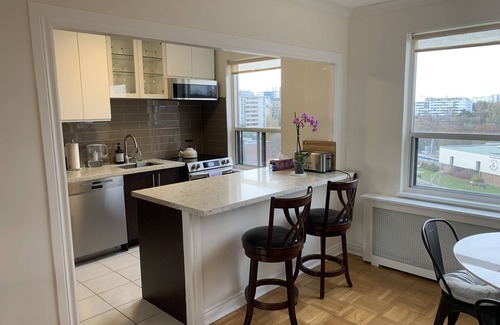 Forest Hill South Condo | 900 Square feet Lovely one bedroom, with office space in the Midtown Toronto