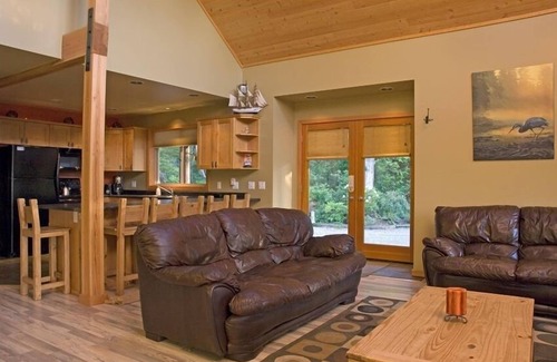 Tofino House | 900 yards from South Chestermans Beach: Tranquil Accommodations