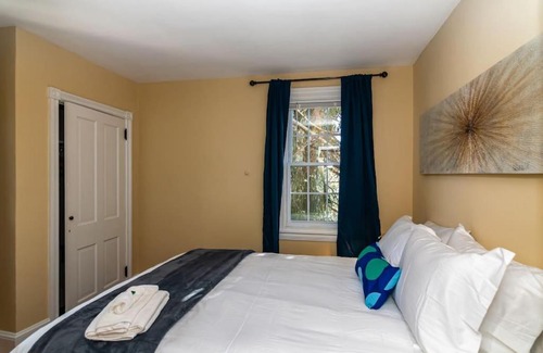 Bryn Mawr House | 915CountyLineRoad Luxury Mainline Train Colleges