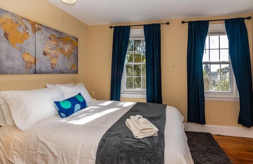 Bryn Mawr House | 915CountyLineRoad Luxury Mainline Train Colleges